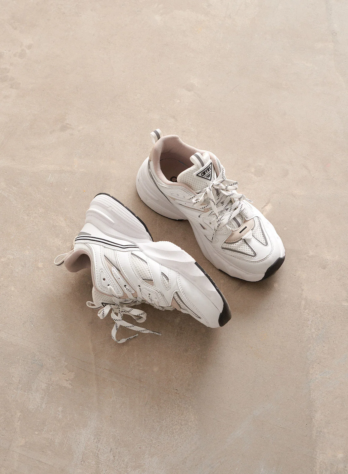 White Athena 100 - Image 8