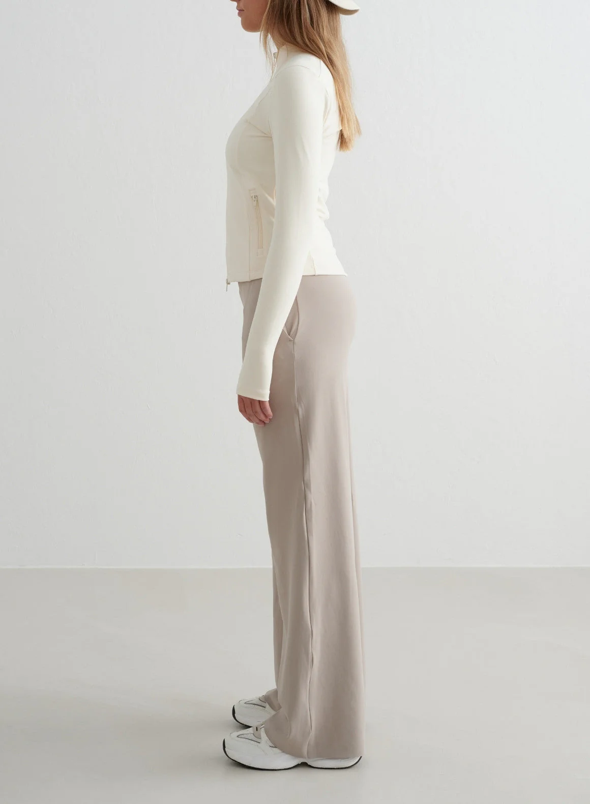 Dark Clay Sense Wide Pants - Image 3